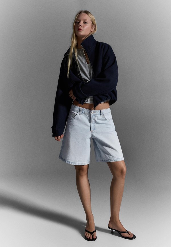 Bershka BAGGY - Denim shorts - light blue