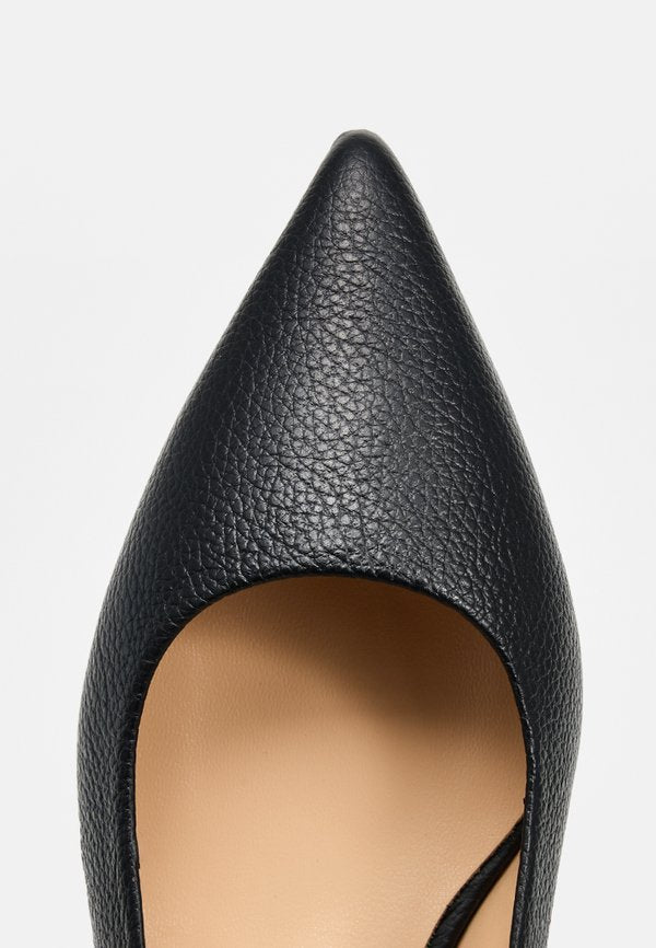 AIGNER ALINA