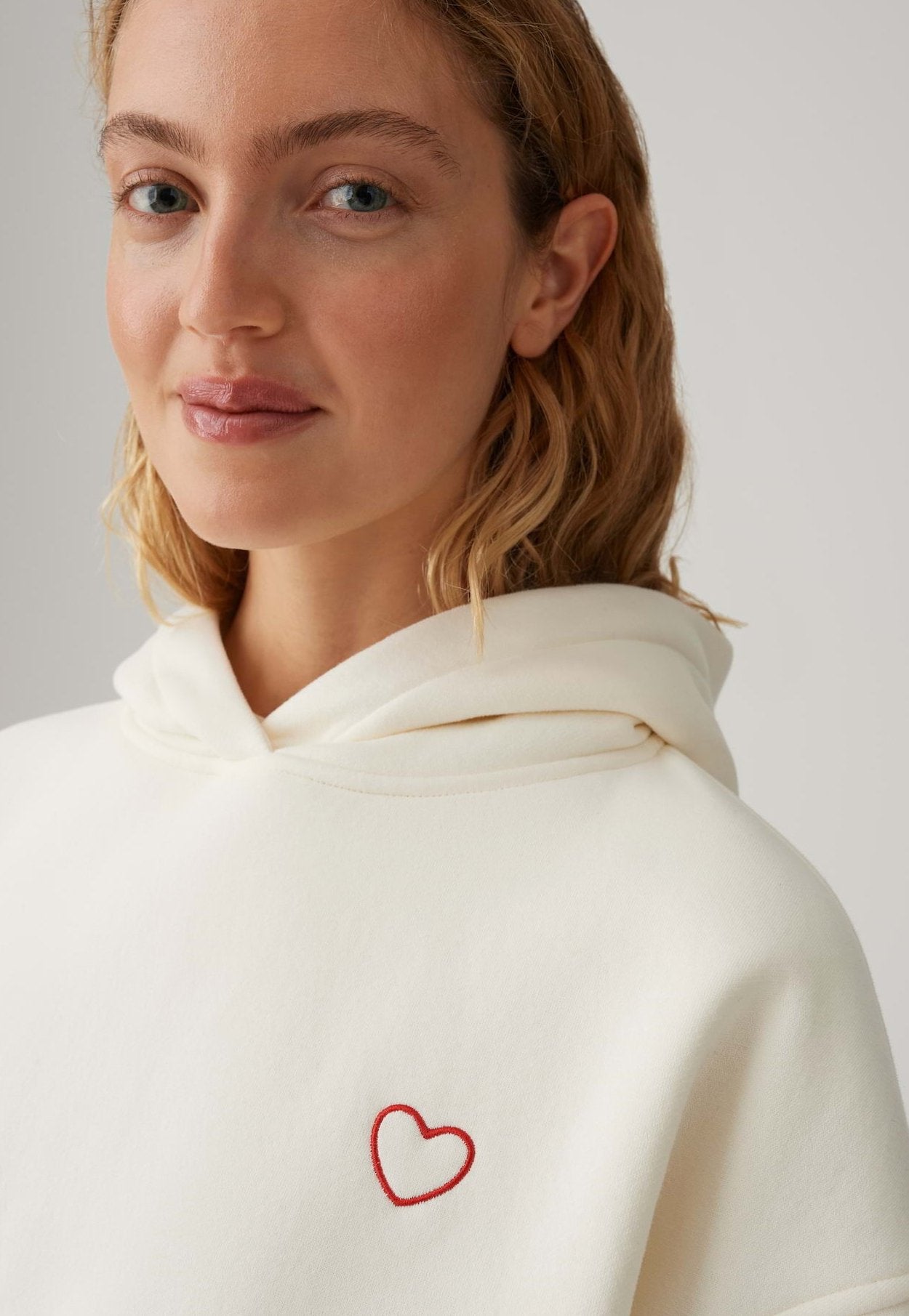 OPUS SOFT HOODED HEART DETAIL