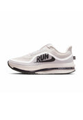Weiße Sportschuhe mit einem Obermaterial aus Mesh, ausgestattet mit einem schwarzen "RUN"-Grafik, einer gepolsterten Zwischensohle und einer strukturierten Gummisohle.