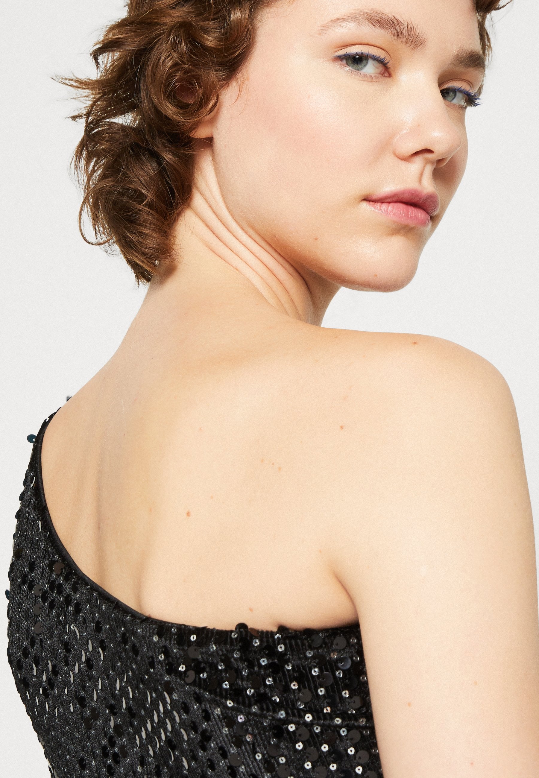 ONLY ONLLUCY ONESHOULDER