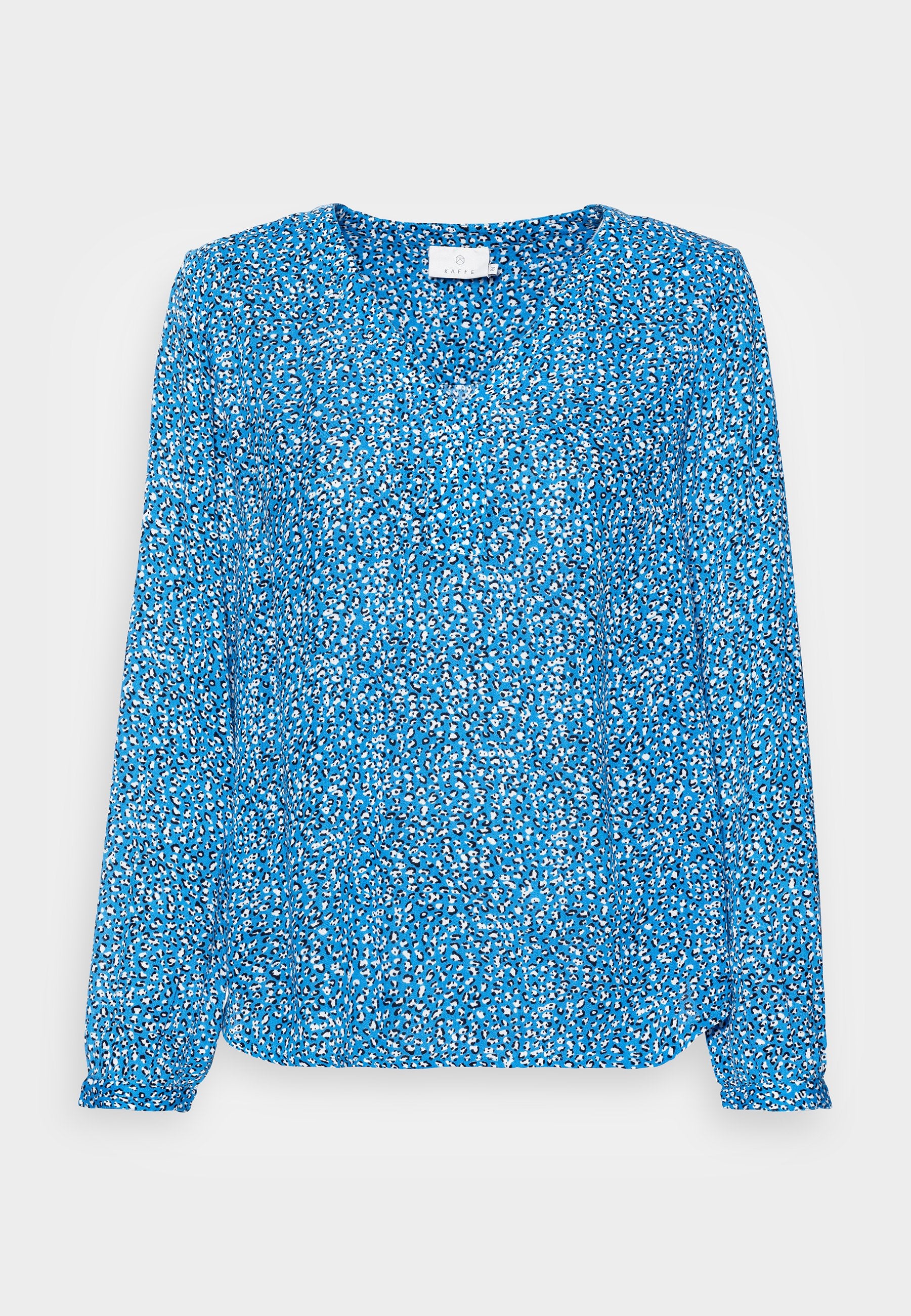 Blaue Bluse mit langen Ärmeln, die ein florales Muster in Schwarz und Weiß zeigt, mit einem runden Halsauschnitt und leicht gerafften Ärmelabschlüssen. Leichter Stoff.