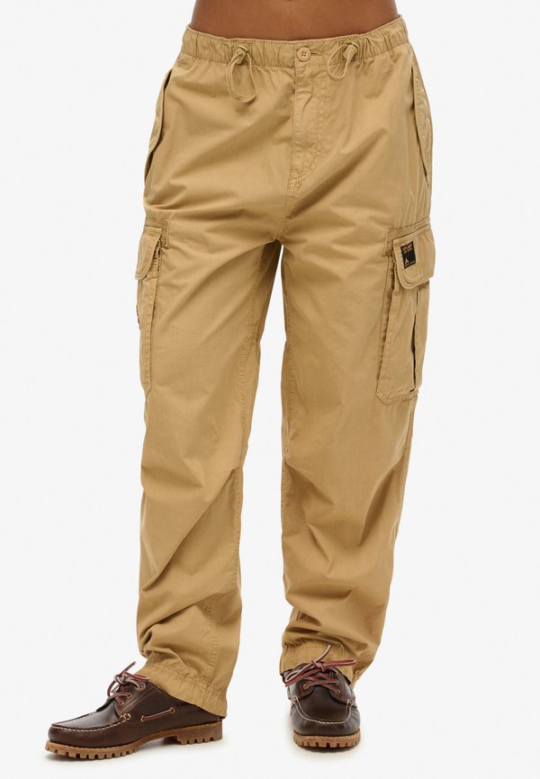 Superdry & Co BAGGY PARACHUTE - Cargo trousers - dress beige