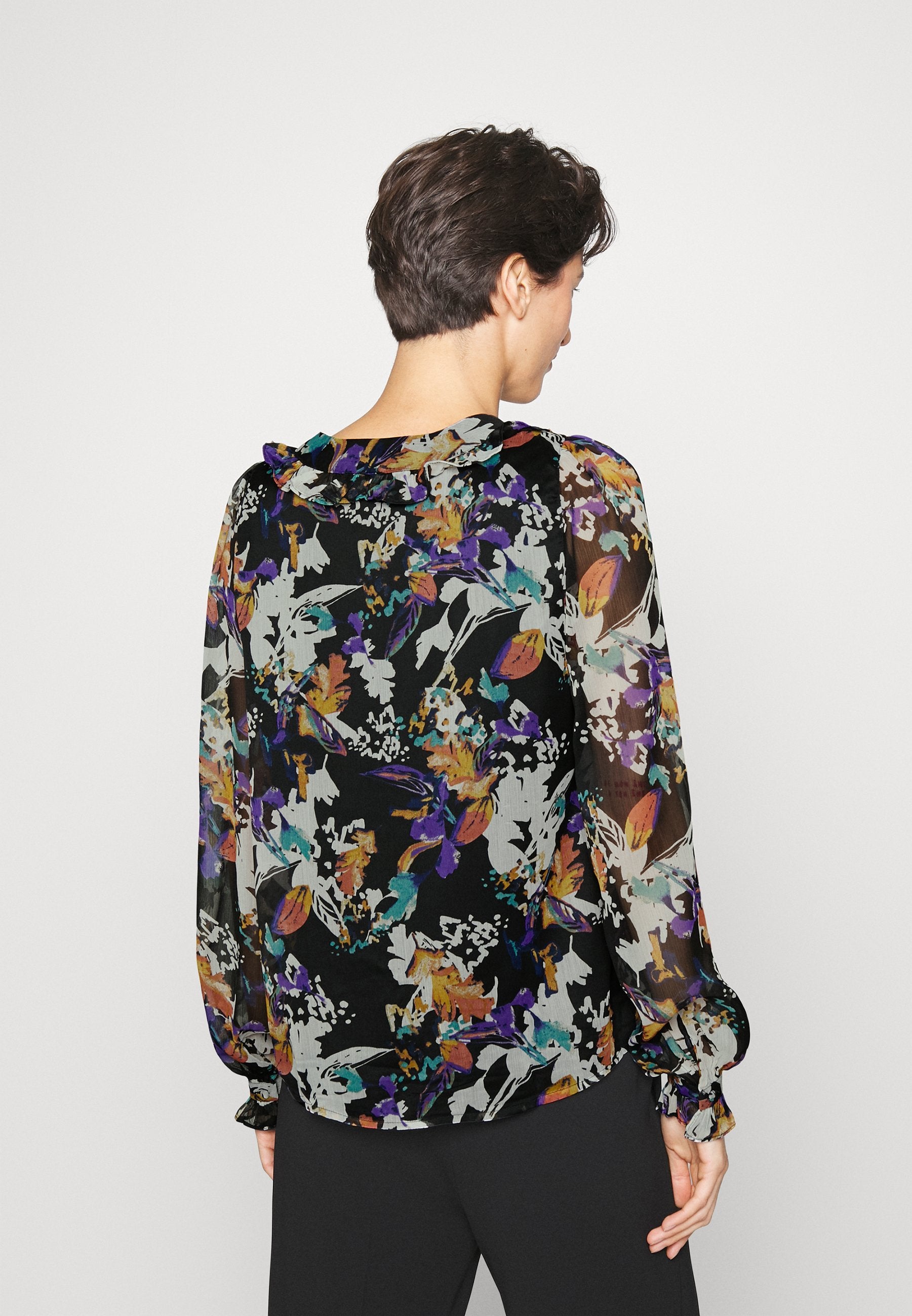 Vero Moda Tall VMKAYA LS V-NECK SHIRT