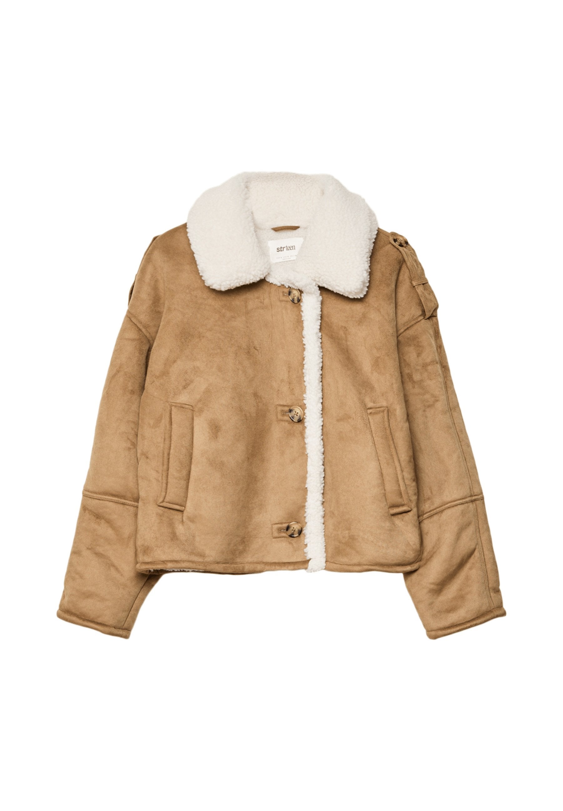 Braune Wildlederjacke mit weißem Fleece-Kragen, Knopfverschluss und seitlichen Taschen, flach auf einem weißen Hintergrund ausgelegt.