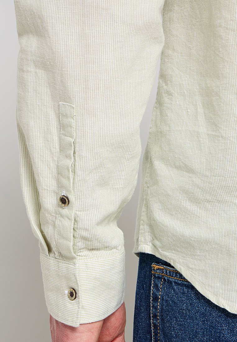 REGULAR FIT Media 4