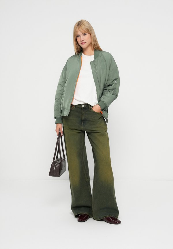 Edwin OLIVIA PANT