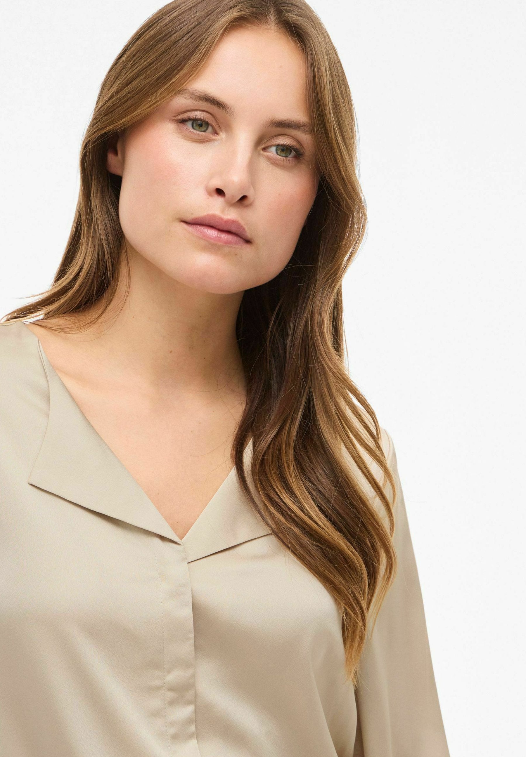 VILA VIELLETTE V-NECK L/S SATIN SHIRT - NOOS