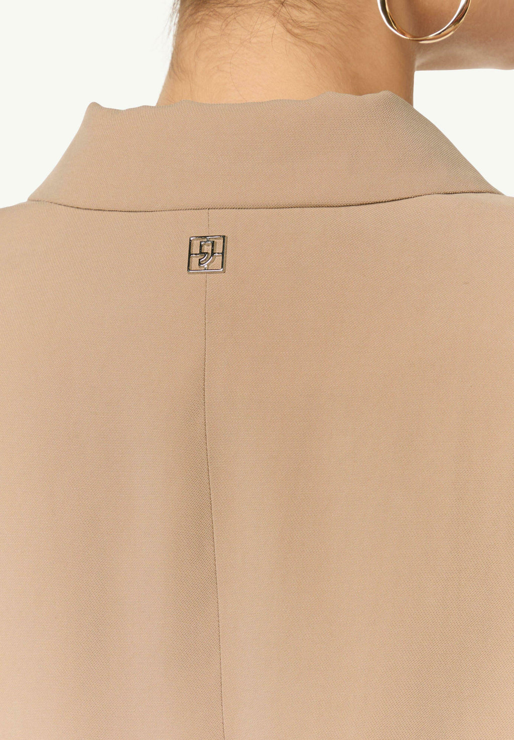 comma Blazer Media 5