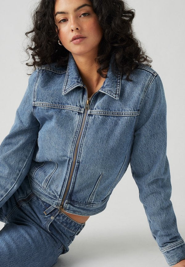 Levi's® DART TRUCKER