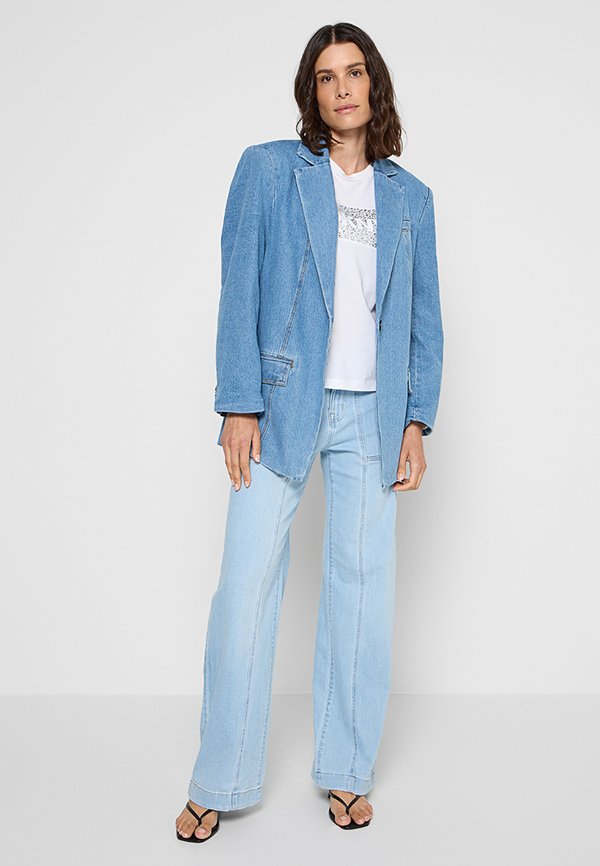 DKNY