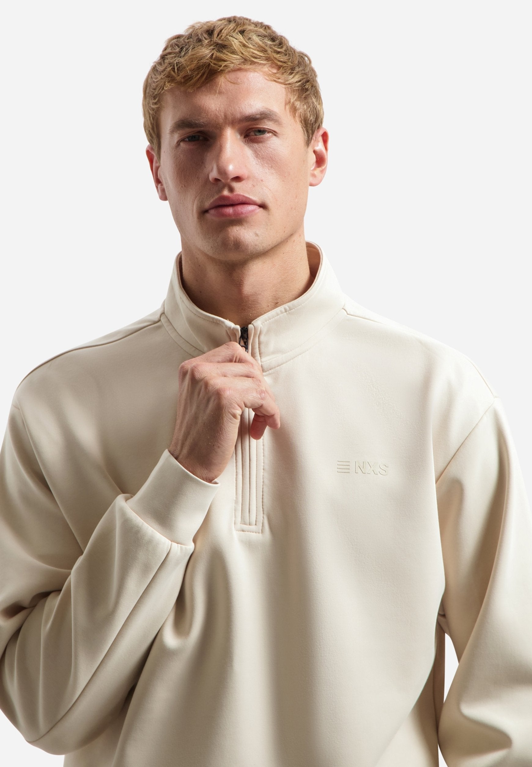HALF-ZIP Media 6