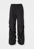 Puma WARDROBE ESS PARACHUTE WOVEN PANTS OP
