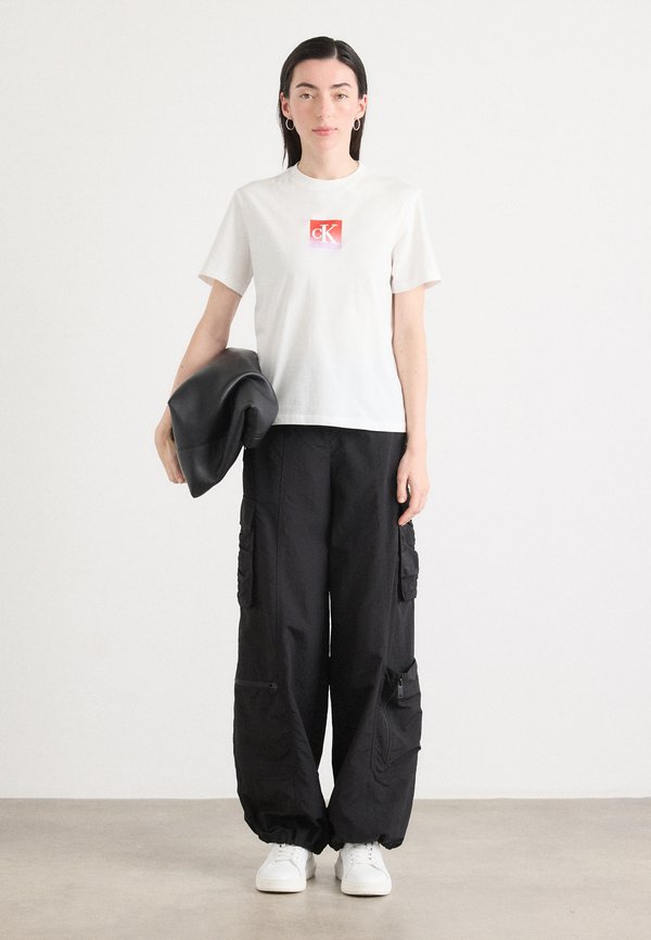 Calvin Klein Jeans CLASSIC BOXED MONOGRAM TEE
