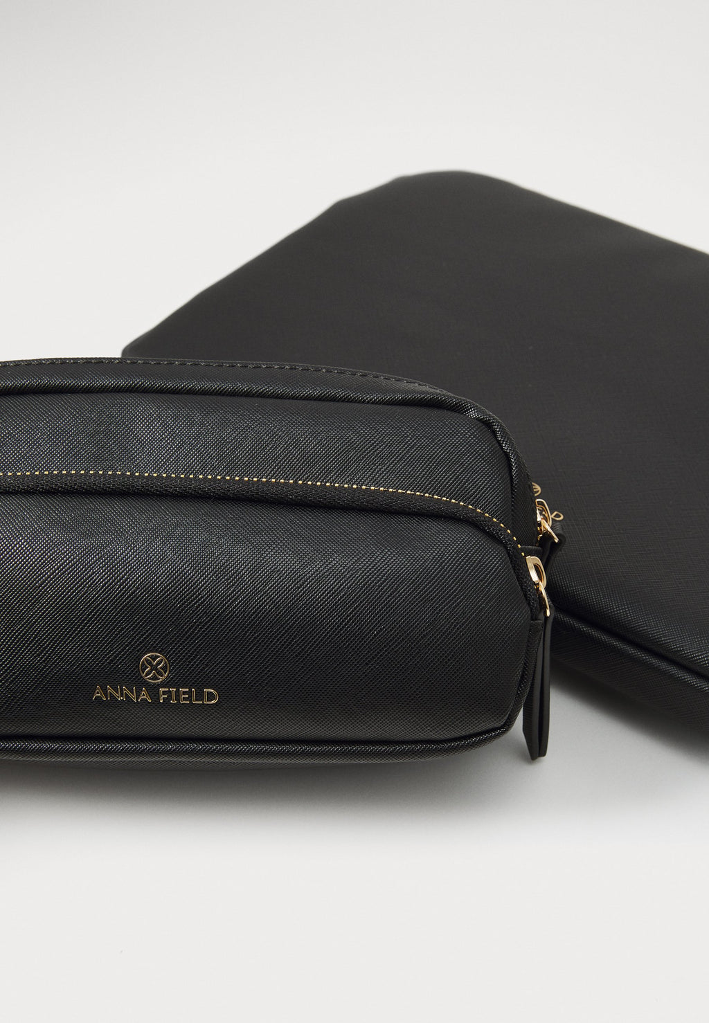 Anna Field SET