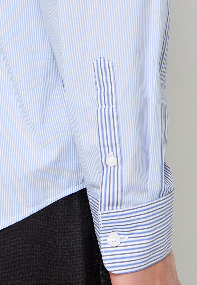 REGULAR FIT Media 6