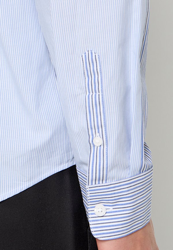 Armani Exchange REGULAR FIT