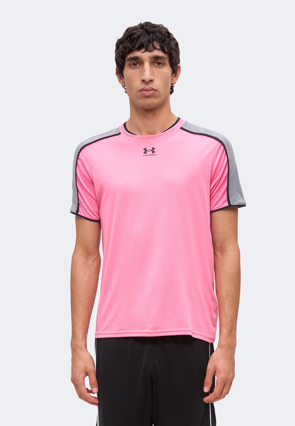 Under Armour CHALLENGER TRAIN - Sports T-shirt - pink frenzy/titan gray/black