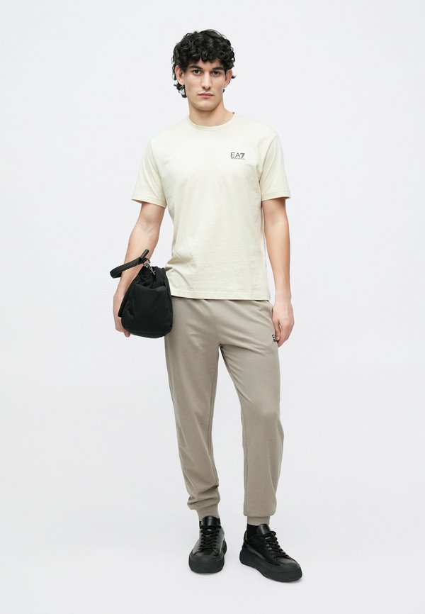 EA7 Emporio Armani TRAIN LOGO SERIES TEE EXTENDED LOGO  UNISEX