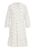 Weißes Kleid mit V-Ausschnitt, bestickt mit beigen Blumenmustern. Verfügt über lange Ärmel, geraffte Taille und mehrstufigen Saum.