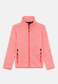 Fleecejacke in fluoreszierendem Pink mit hohem Kragen, Frontreißverschluss und zwei seitlichen Reißverschlusstaschen. Strukturierter Stoff mit Strickmuster.