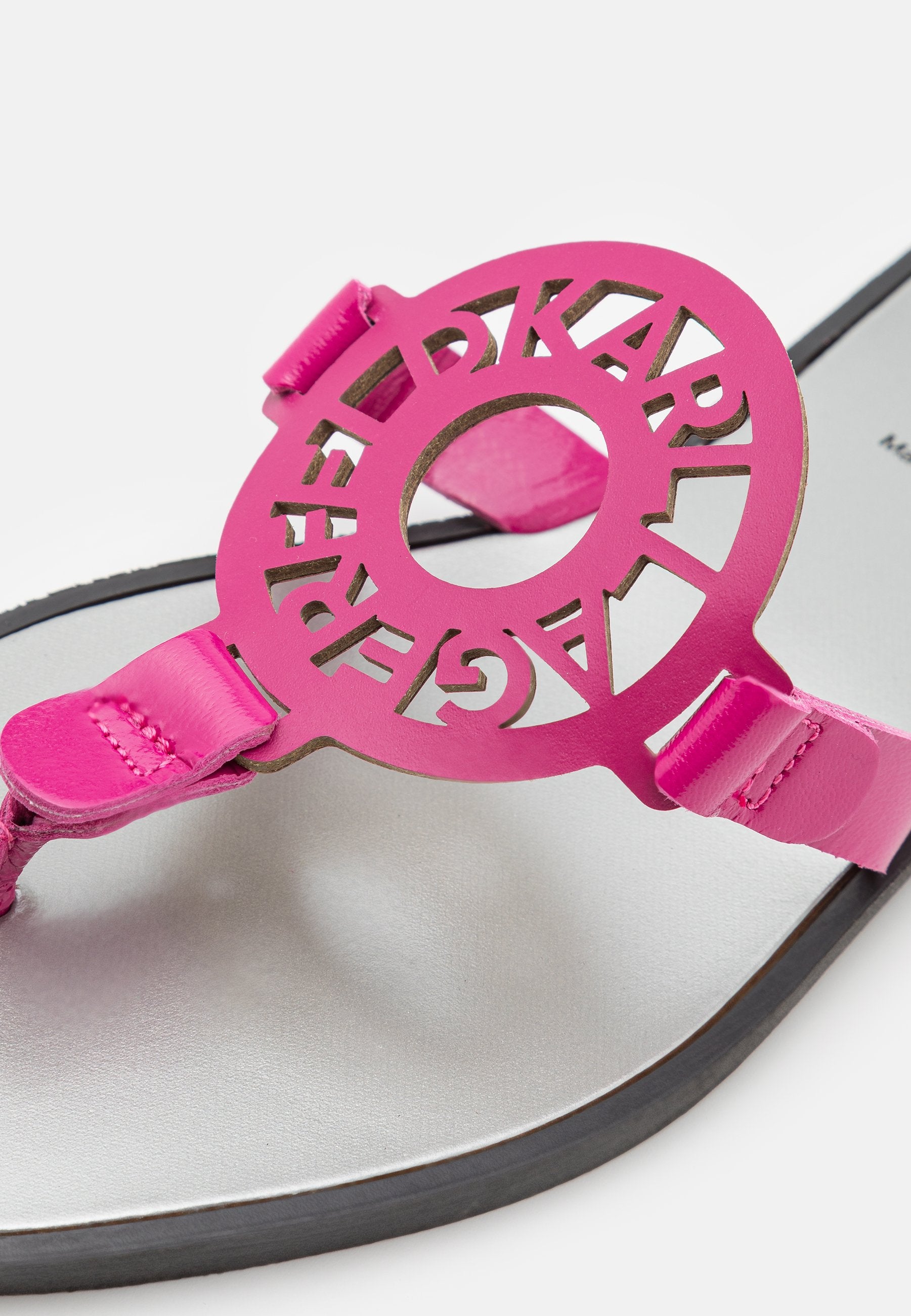 SKOOT RING LOGO TOE POST Media 5