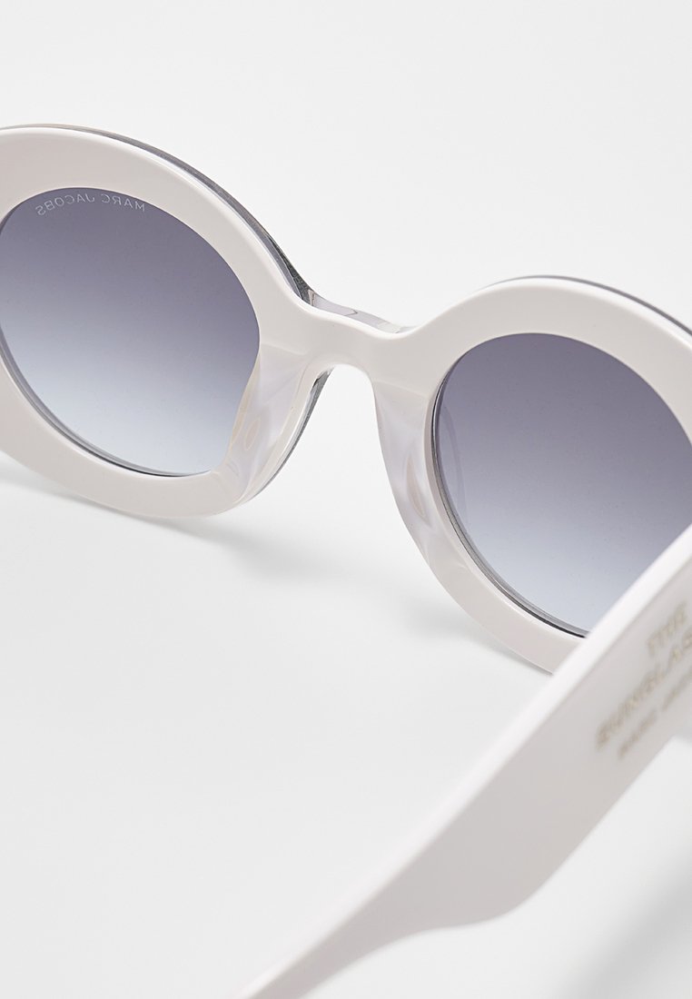 MARC JACOBS