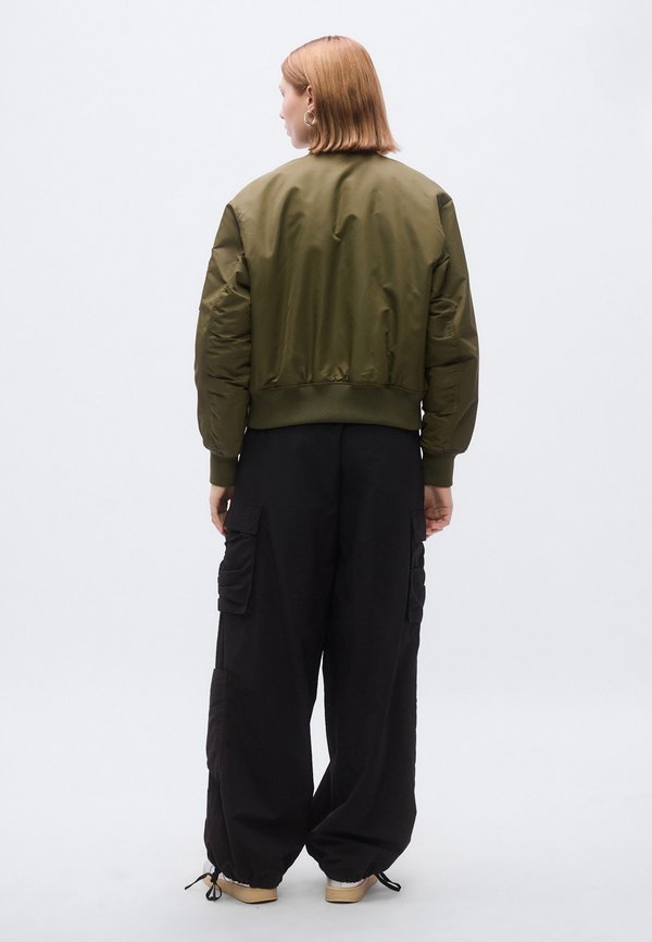 Tommy Jeans SLEEVE POCKET TWILL BOMBER JACKET