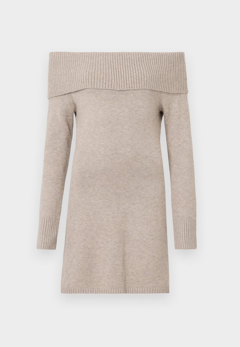 Beige schulterfreier Pullover, gestrickte Textur, lange Ärmel, gerippter Kragen und Bündchen, mittellange Länge bis zur Oberschenkelmitte, glatter Stoffausbau.