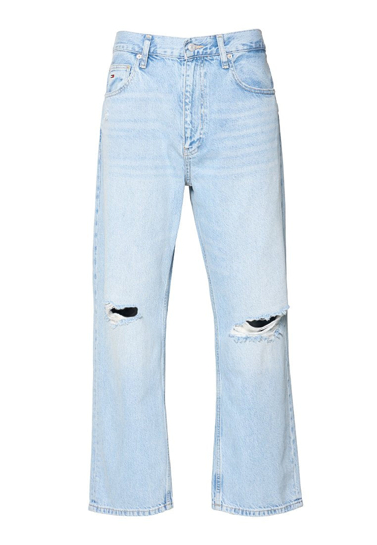 Hellblaue Jeans aus Denim mit lässiger Passform, zwei aufgerissenen Knien, rohen Säumen und klassischem Five-Pocket-Design.