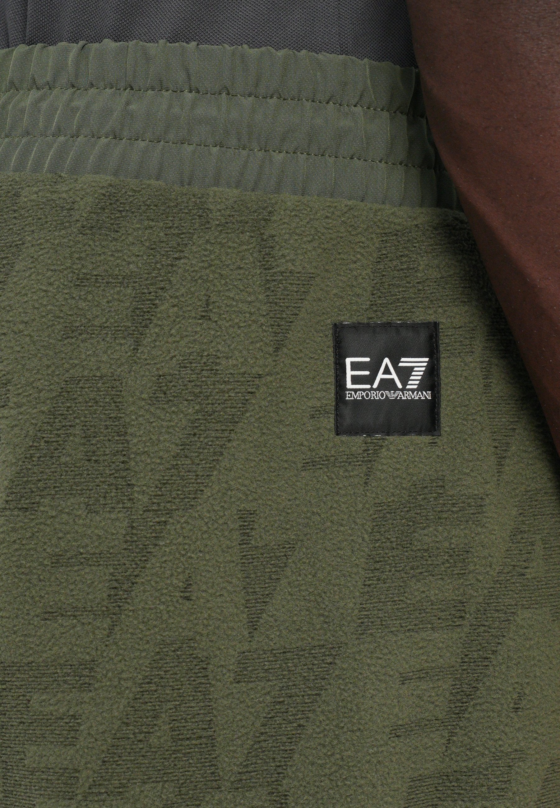 TRAIN LOGO SERIES PANTS Media 7