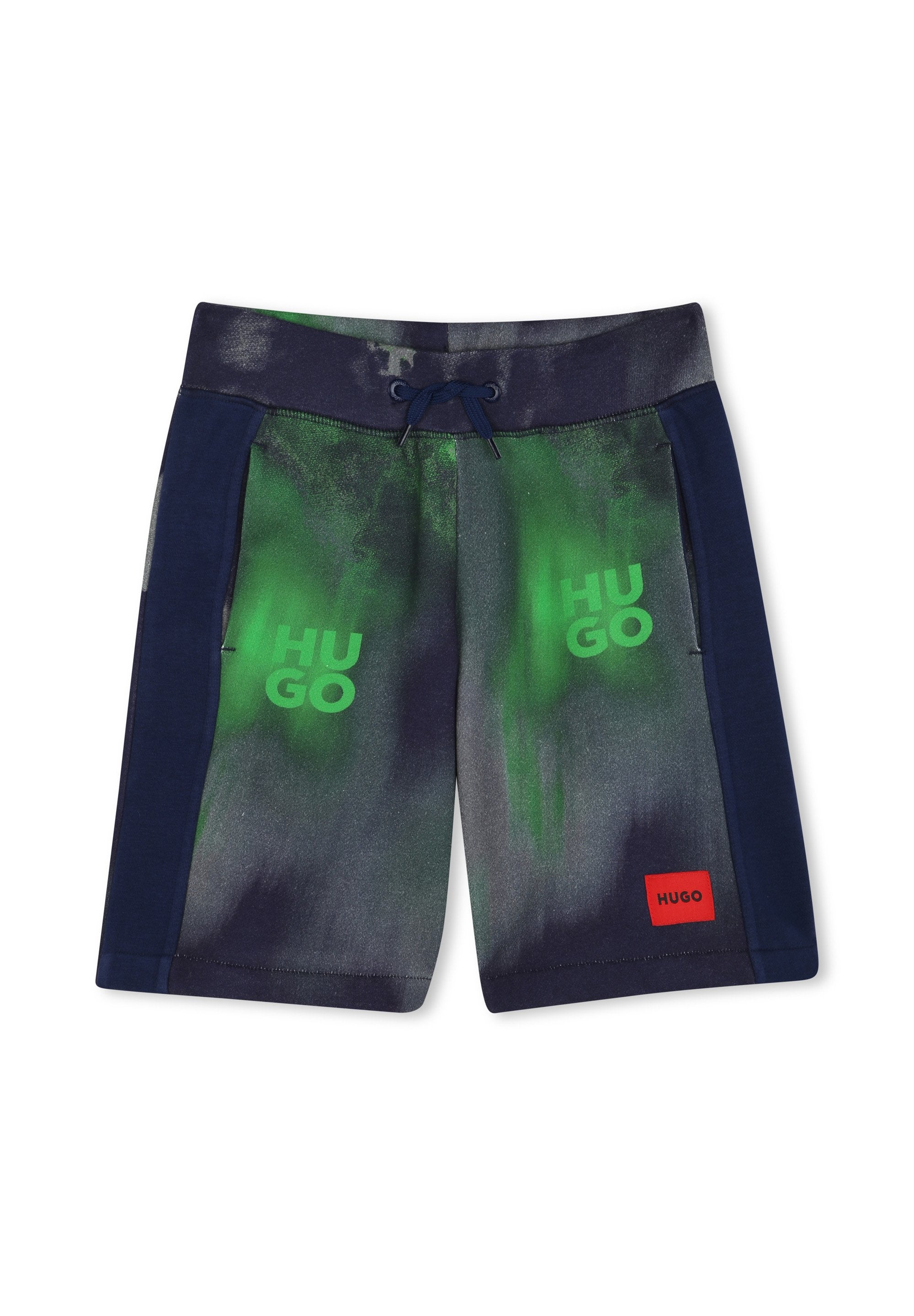 Hugo Marken-Shorts in Marineblau mit einem grün-grauen abstrakten Muster, ausgestattet mit einem verstellbaren Kordelzug und einem roten Logopatch.
