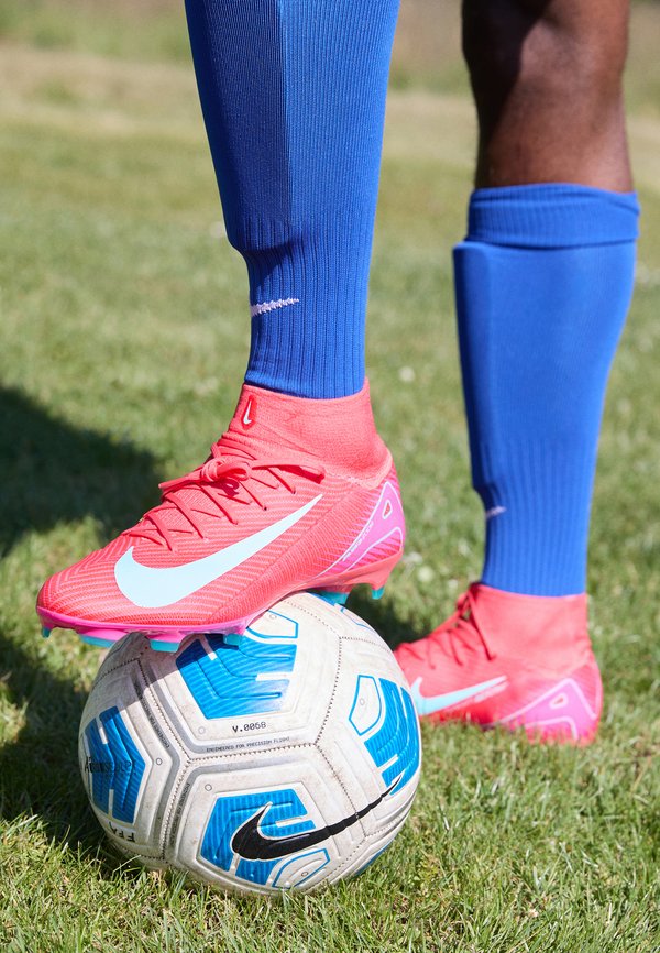 Nike Performance ZM 10 PRO FG - Firm-ground football boots - ember glow/aurora green