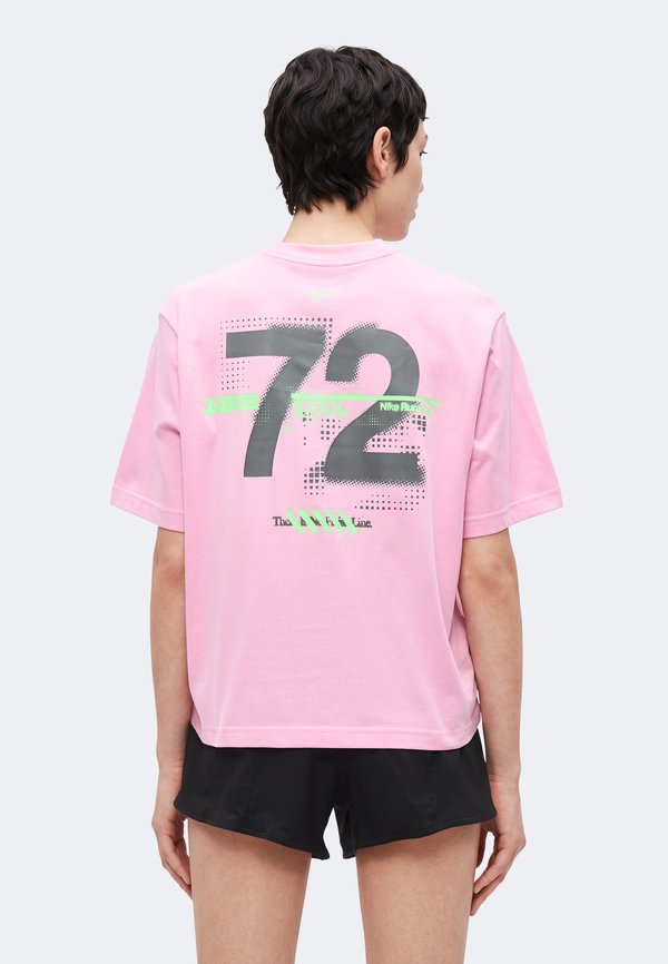 Nike Performance SWIFT TEE - Sports T-shirt - pink rise/illusion green
