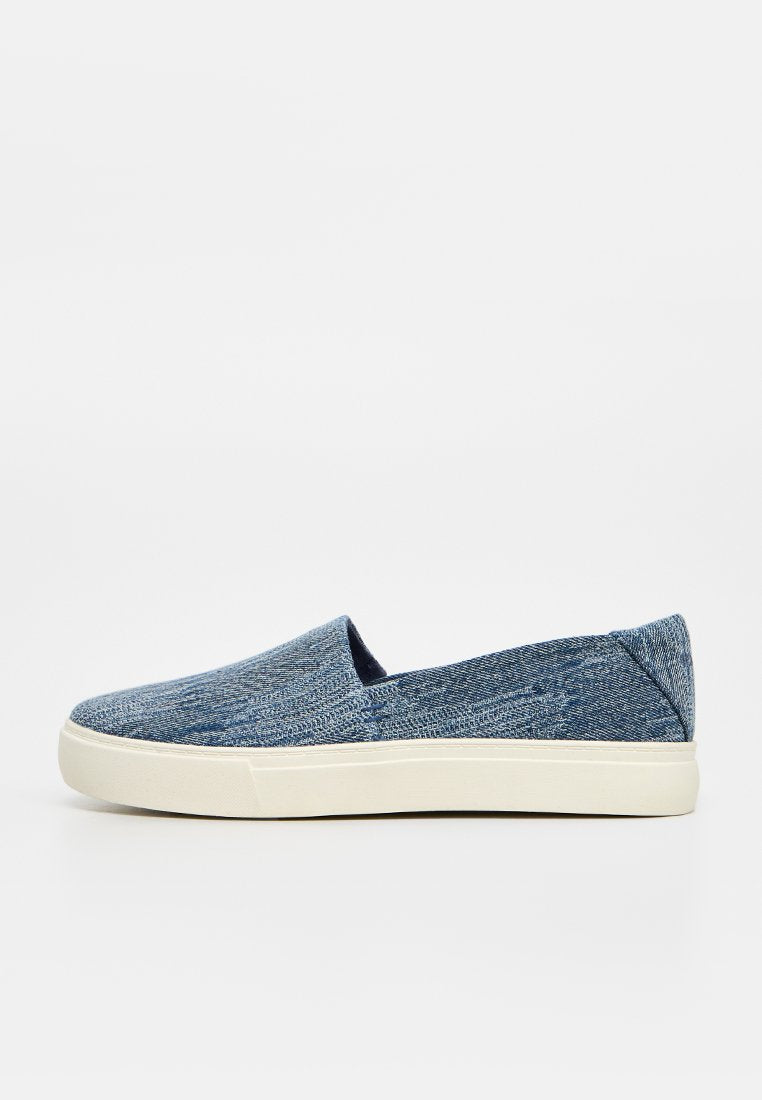 TOMS KAMERON