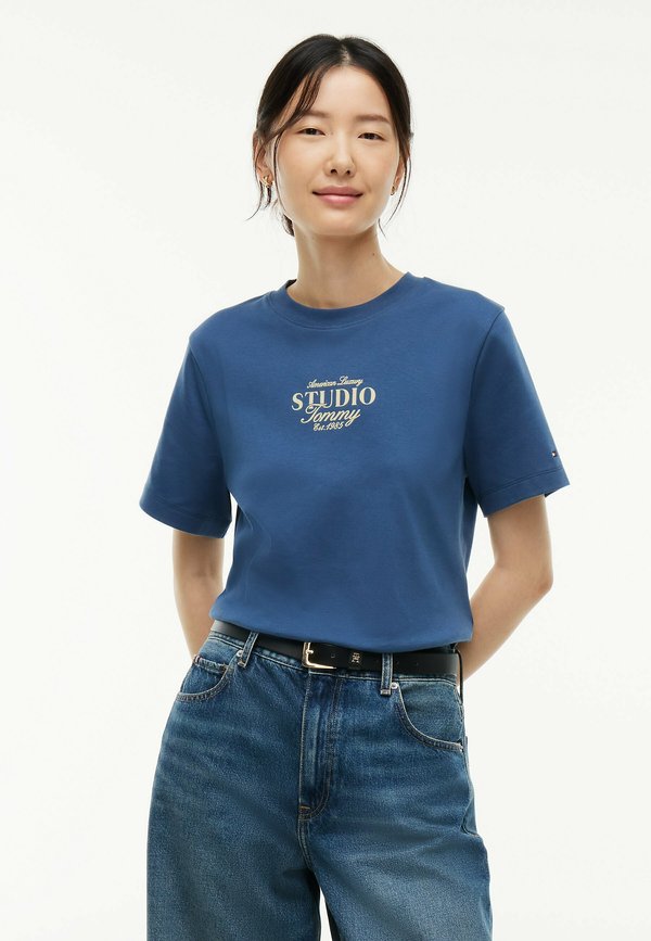 Tommy Hilfiger TOMMY HILFIGER LOGO INTERLOCK KNIT CREW NECK T-SHIRT - Print T-shirt - aegean sea