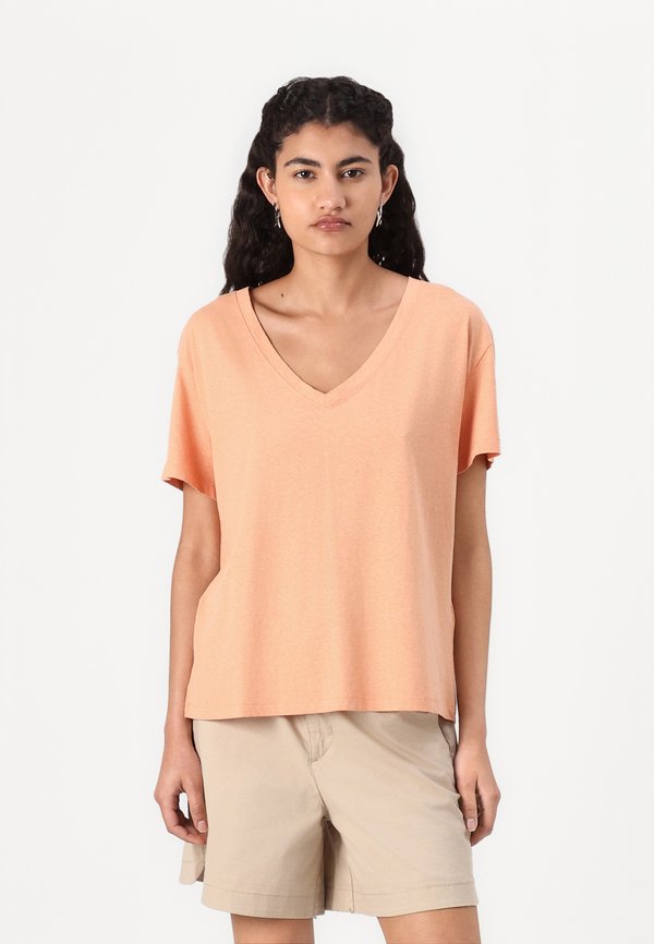 DOCKERS DEEP V NECK TEE