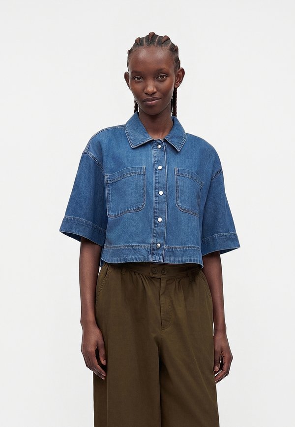ONLY ONLCLEO LIFE CROP SHIRT - Button-down blouse - medium blue denim