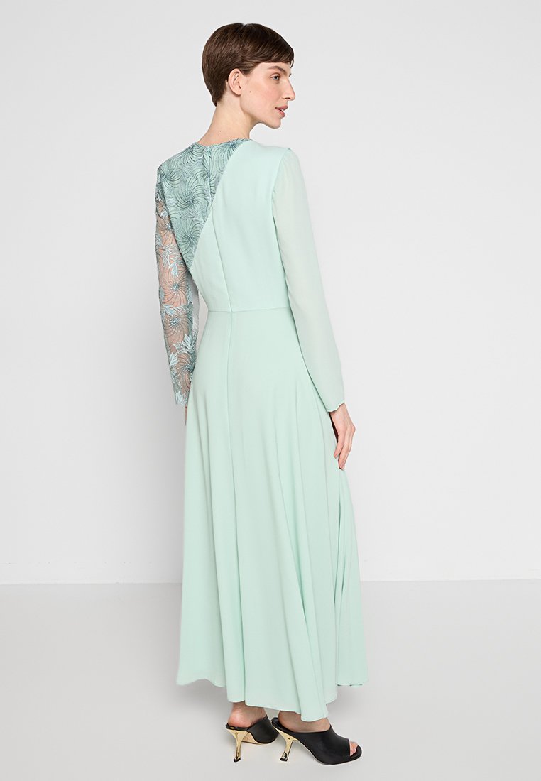 Pronovias