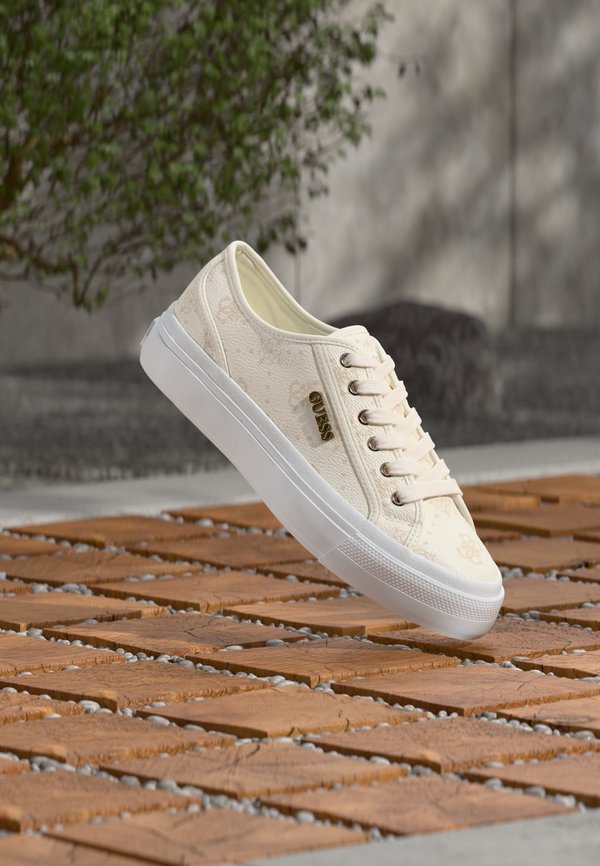 Guess JELEXA10 - Trainers - white