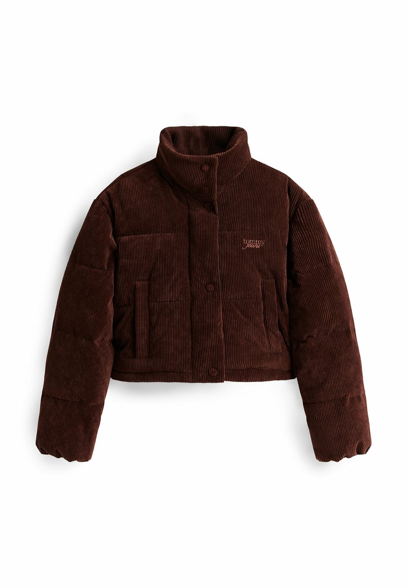 Braune, taillierte Steppjacke aus Cord mit hohem Kragen, ausgestattet mit einem Knopfverschluss und zwei Fronttaschen. Dezentes Logo auf der Brust.