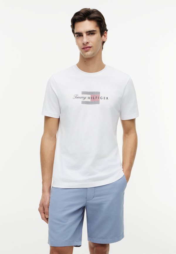 Tommy Hilfiger SCRIPT FLAG REGULAR TEE  BRAND LOVE - Print T-shirt - white