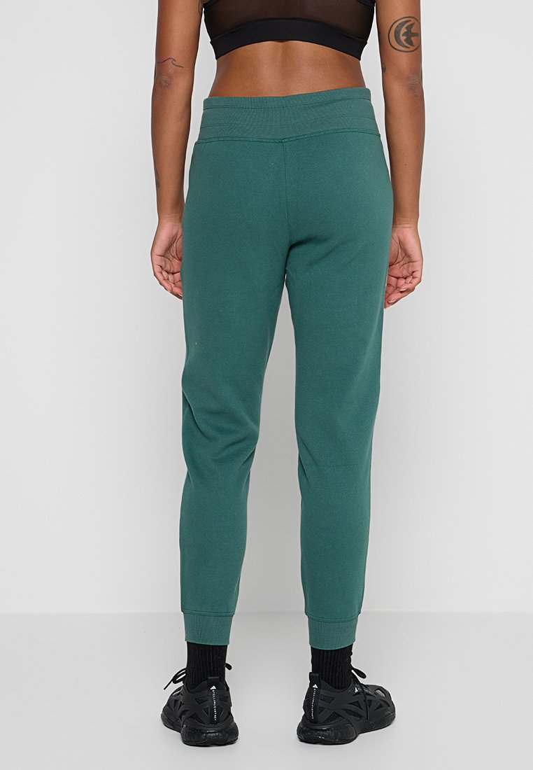 DKNY Sport