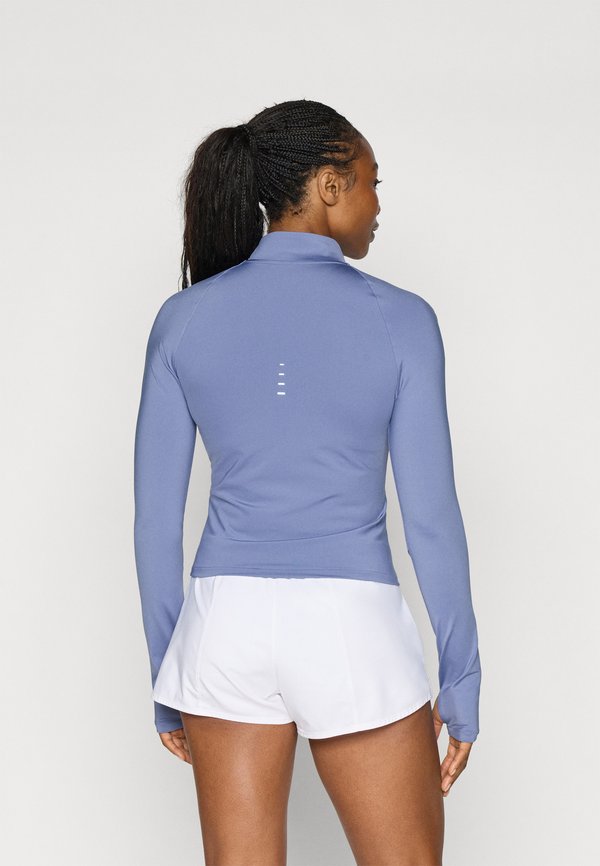 Nike Performance SWIFT