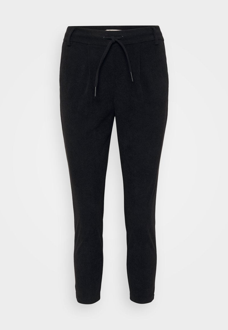 Schwarze Cordhose mit Kordelzugbund, schmal zulaufenden Beinen und strukturierter Oberfläche. Geeignet für legere Anlässe.
