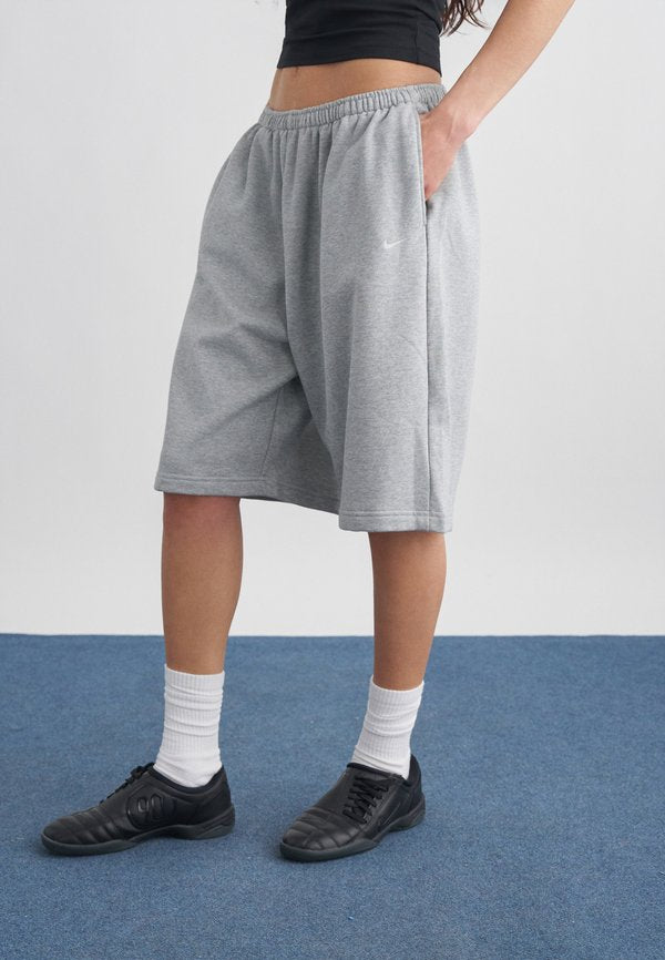 Nike Sportswear BERMUDA  - Shorts - grey heather/sail