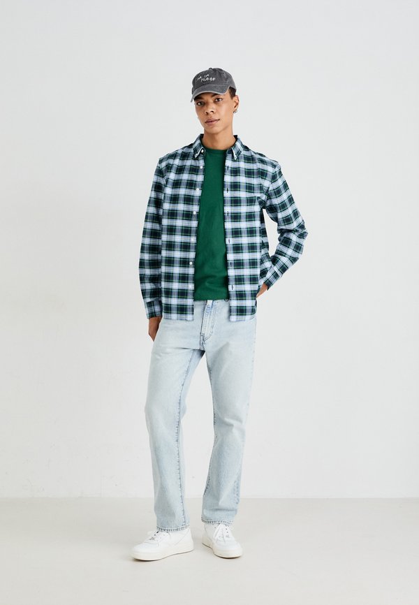 Levi's® AUTHENTIC BUTTON DOWN