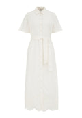 Weißes, knopfgebundenes Kleid mit kurzen Ärmeln, tailliertem Bund und besticktem Saum mit gewellten Kanten und Blumenmustern.