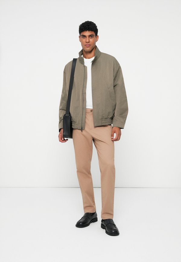 Calvin Klein RELAXED FIT