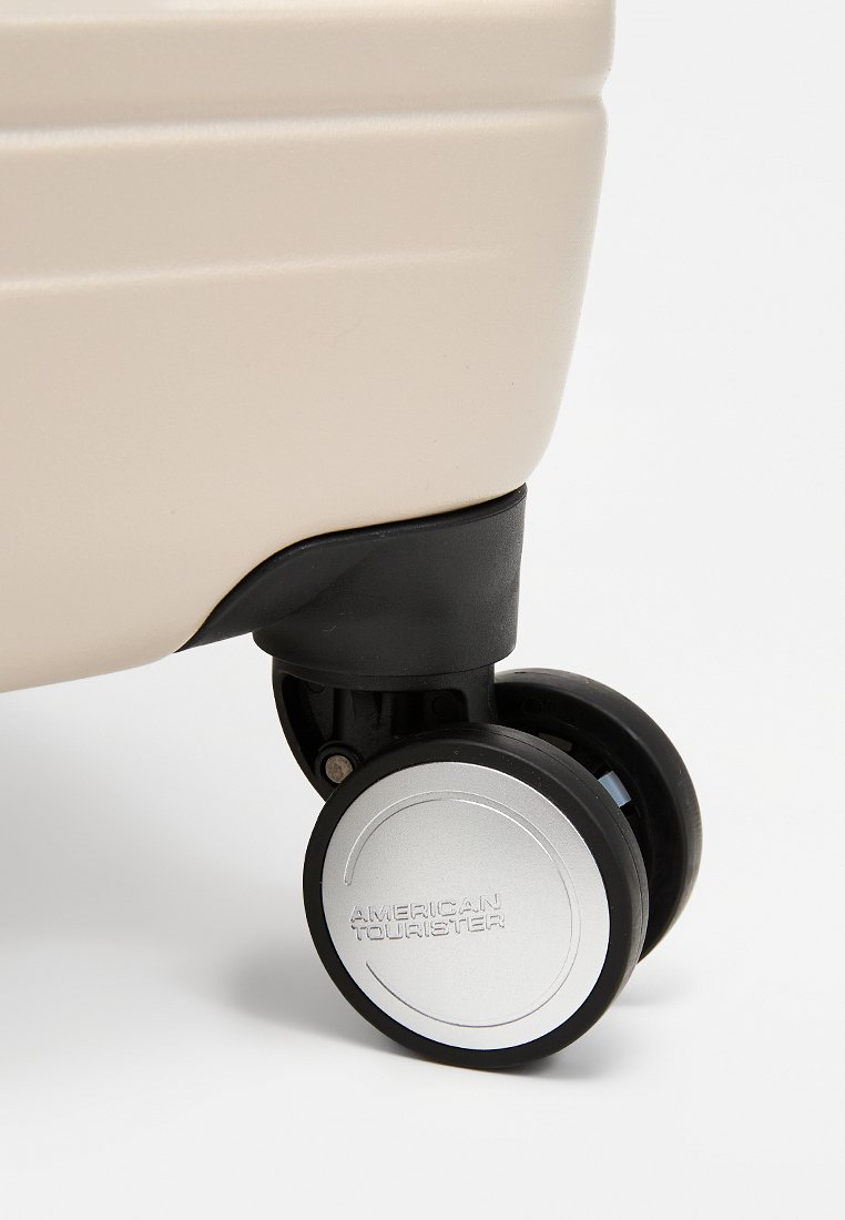 American Tourister SPINNER